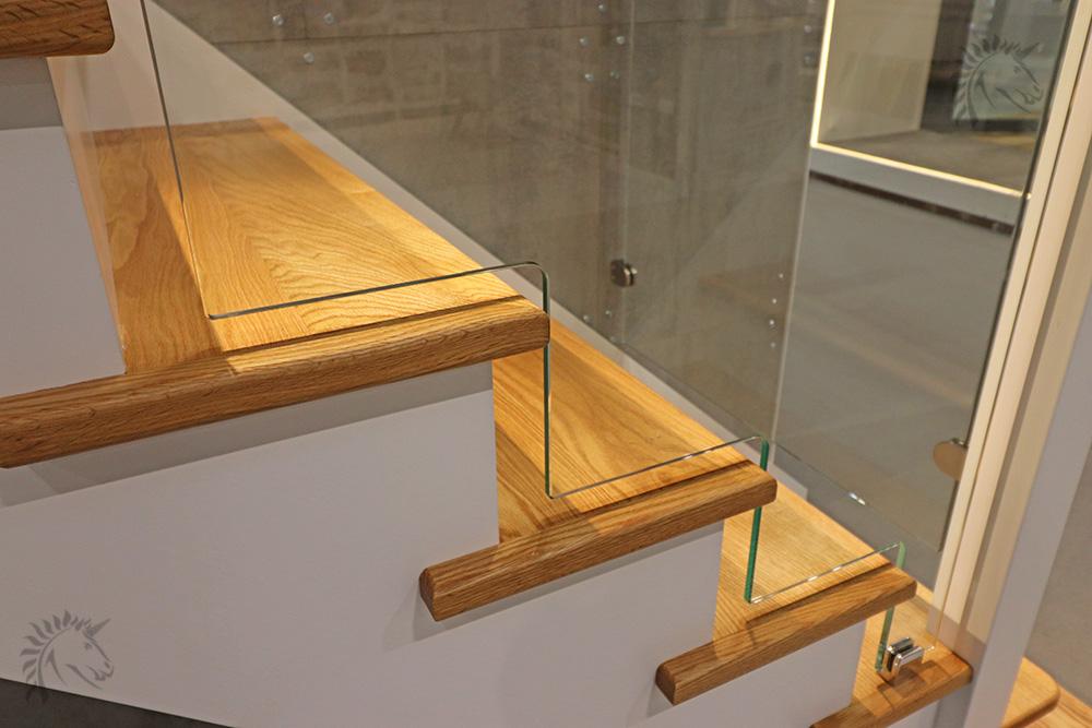 stepped glass balustrade detail
