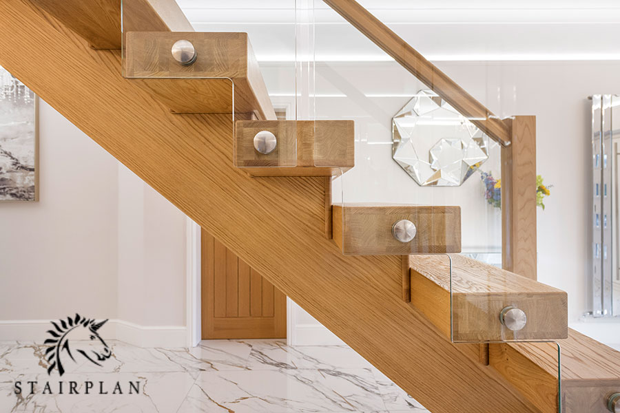 oak x-vision staircase tread detail